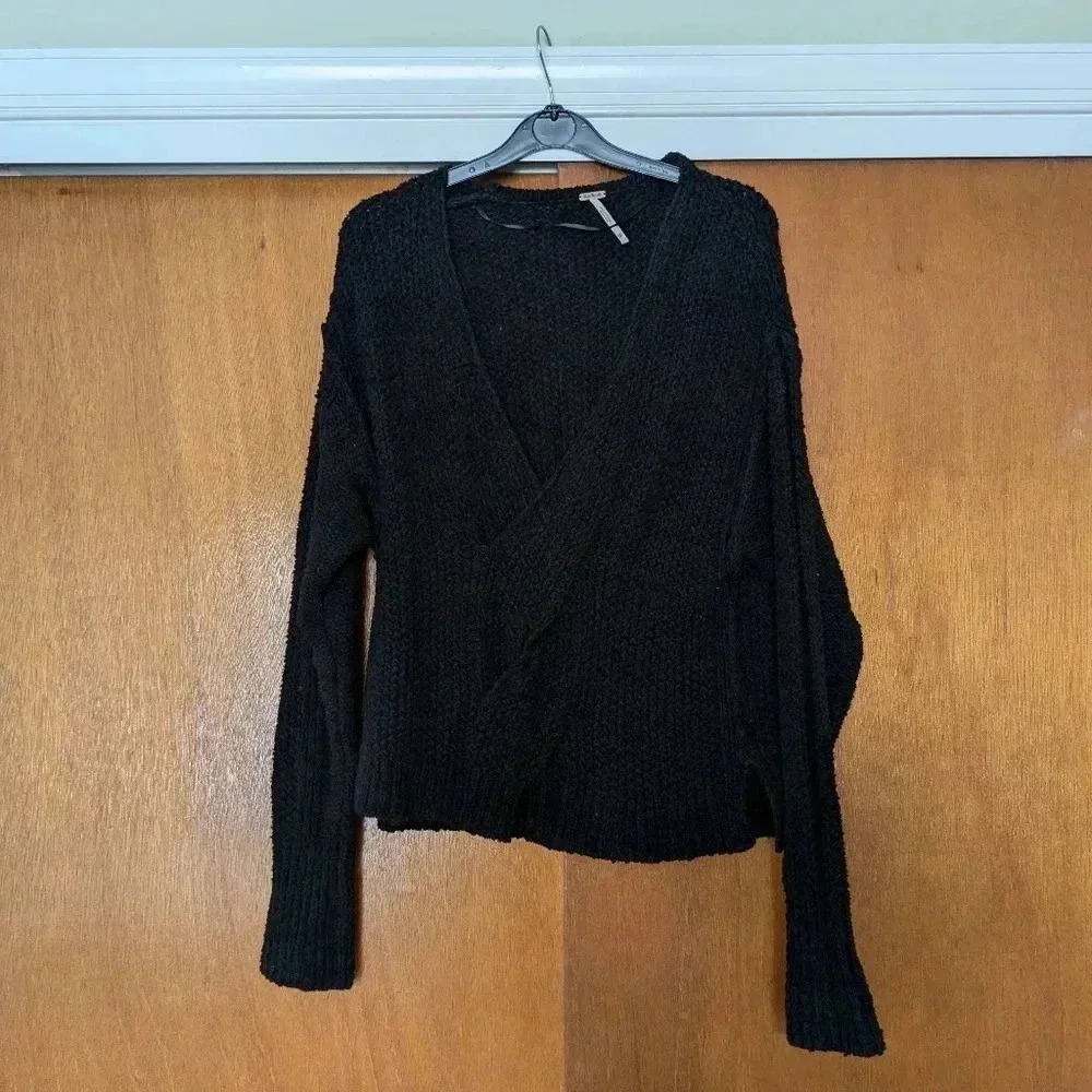 Free People women's black knit wrap front sweater pullover size XS boho - Picture 4 of 8
